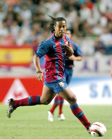 他必须在比 他必须在比